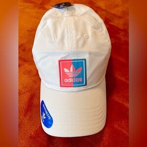 Adidas originals Trefoil UNISEX strap-back   Cap.